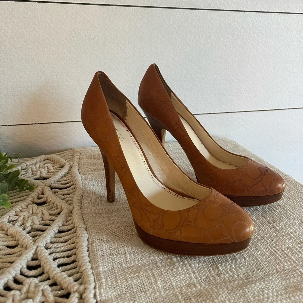 Coach C Logo Basil Veg Leather Whiskey Platform Heels Size 8.5